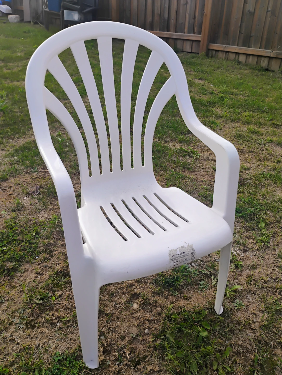 2 White Plastic Lawn Chairs - photo 3