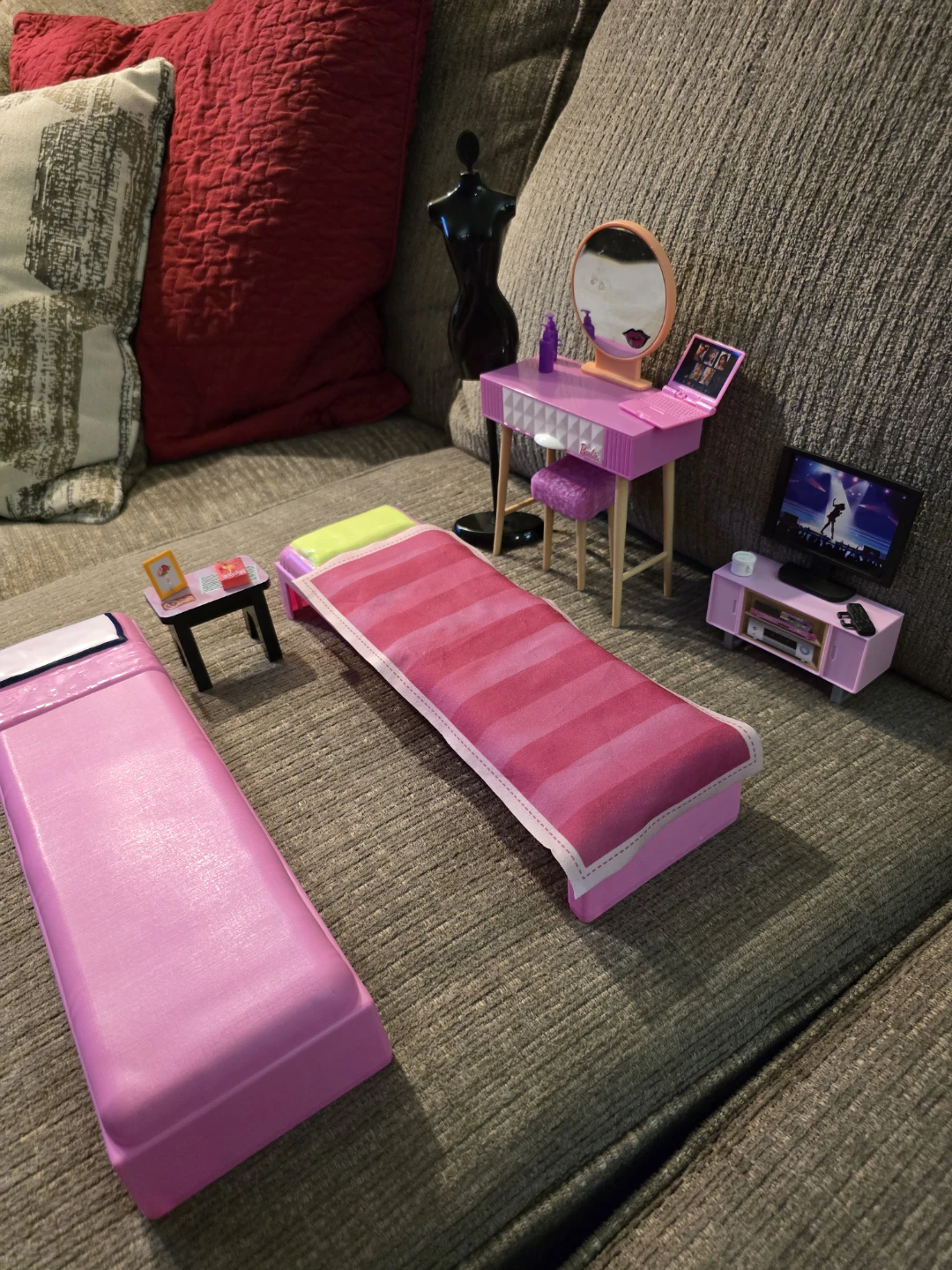 Dollhouse Bedroom Furniture Set - photo 2