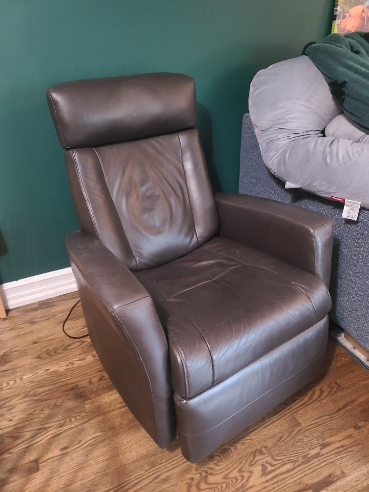 **BROKEN** Brown Leather Recliner Chair - photo 2