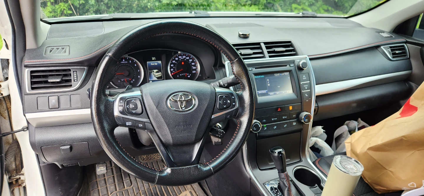 White Toyota Camry 2016 - photo 5