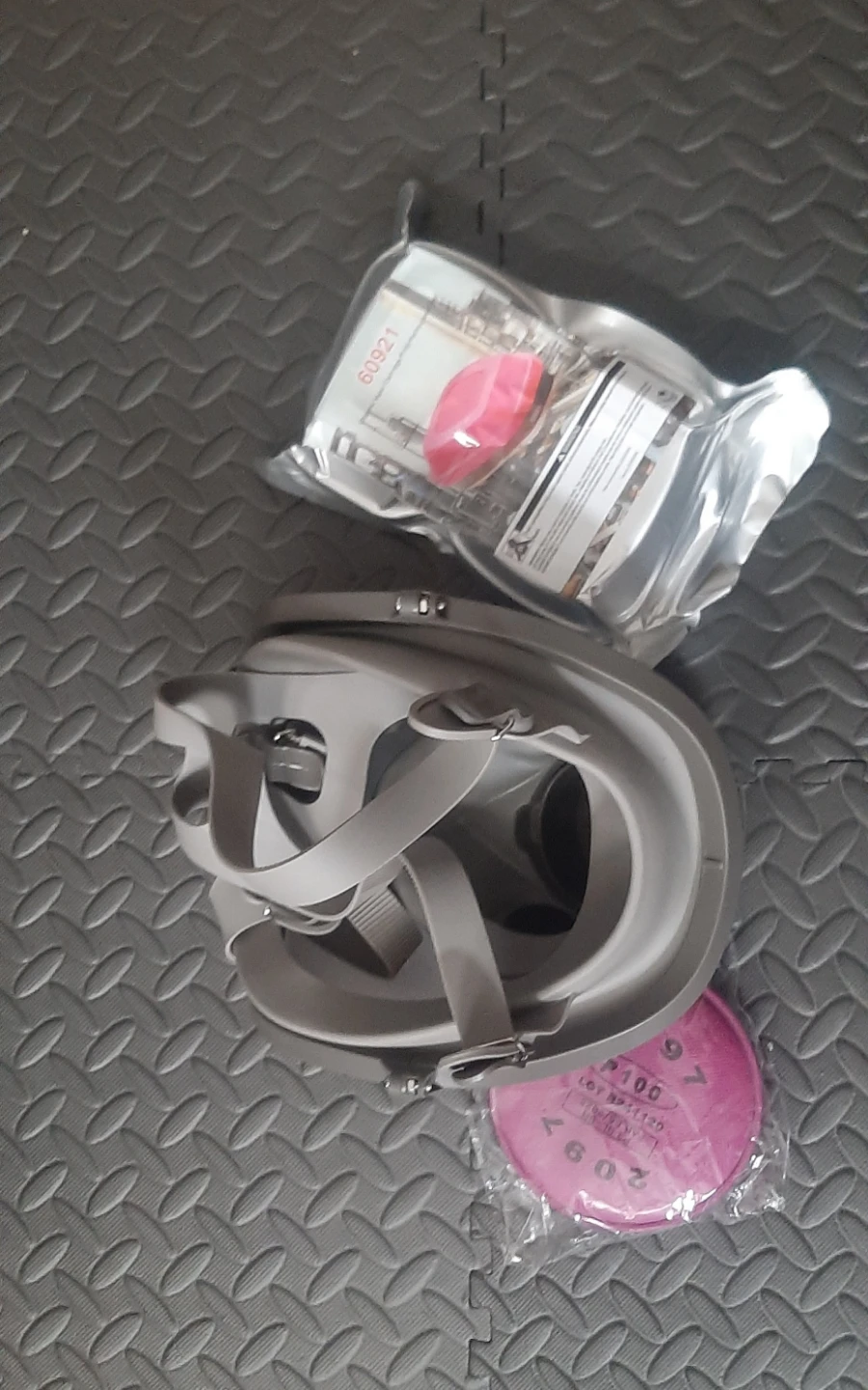 Respirator Mask with P100 Filters - photo 2