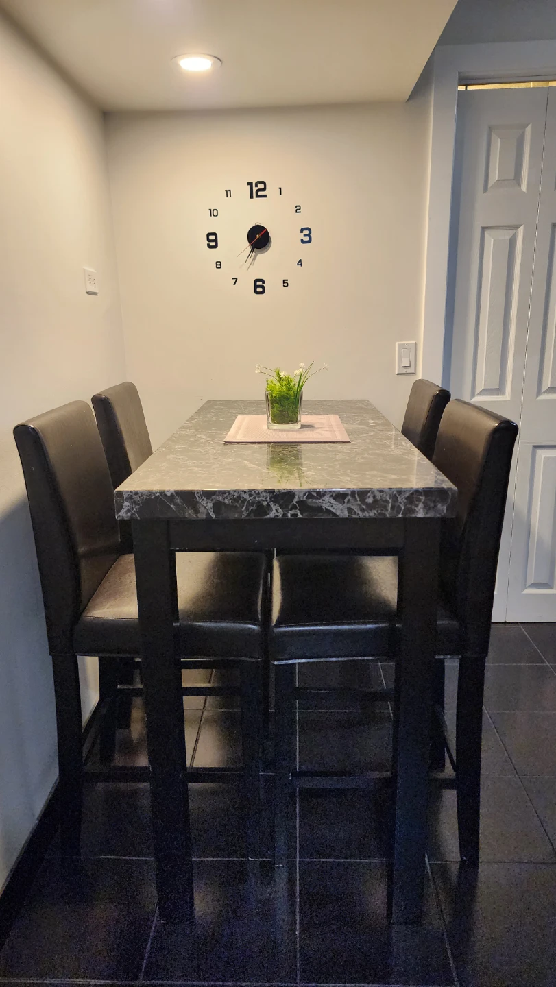 Table and 4 Bar Stools