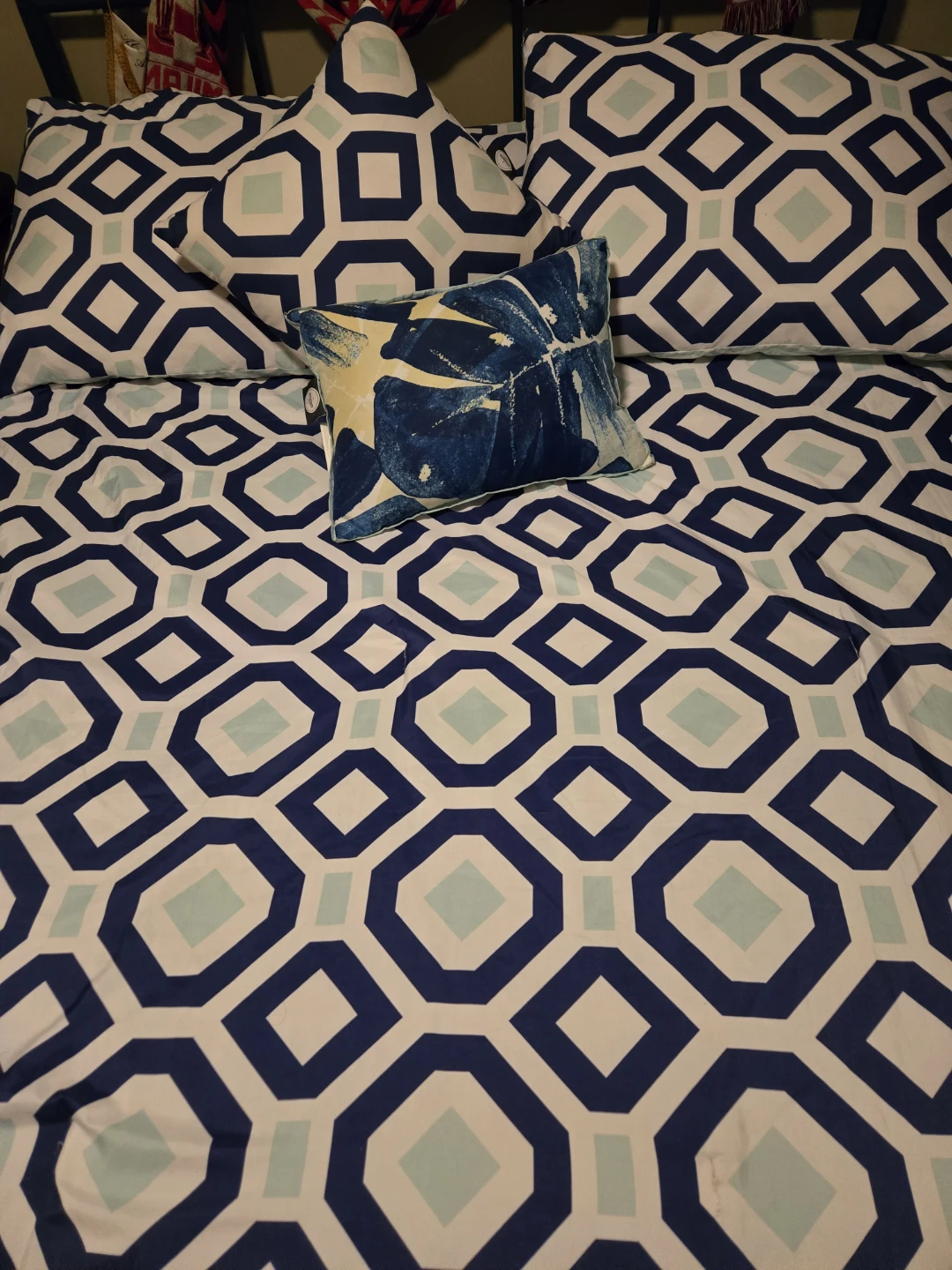 DOUBLE/QUEEN Blue and White Geometric Comforter Set - photo 2