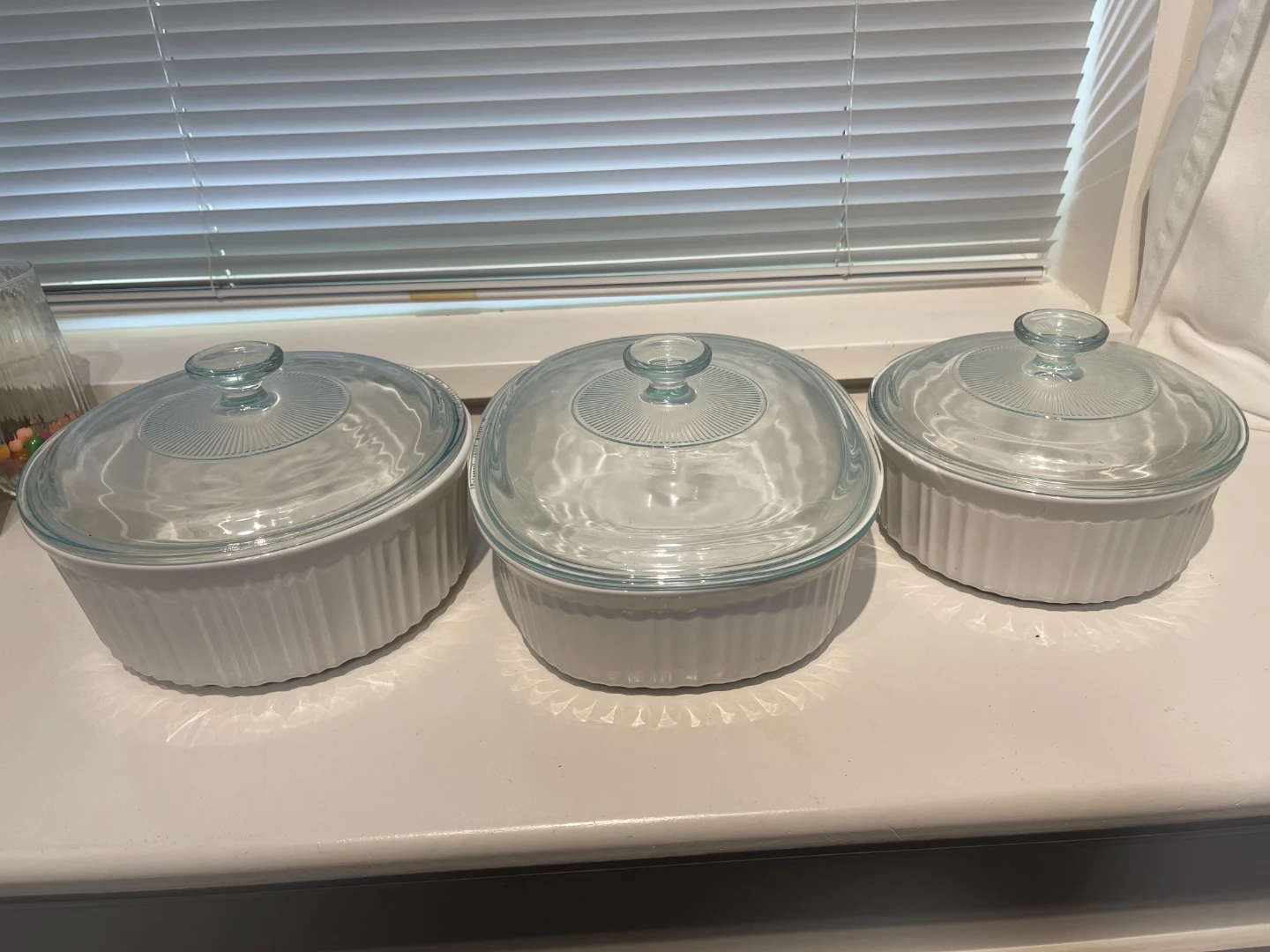 Set of 3 White Ramekins with Glass Lids - photo 2