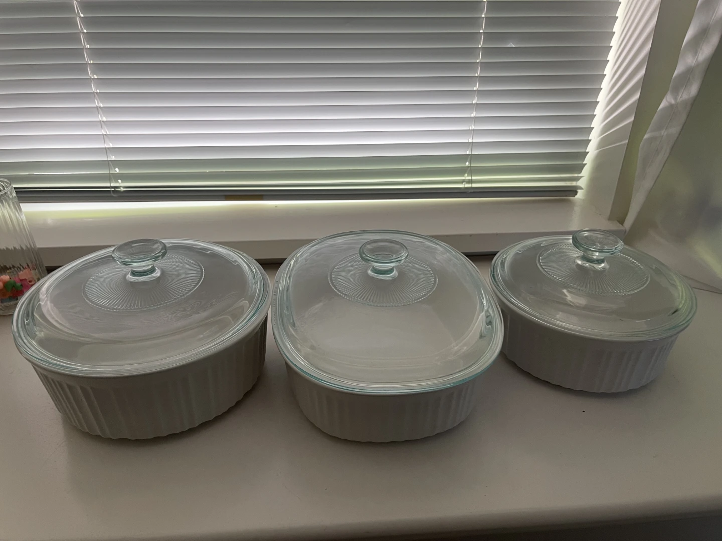 Set of 3 White Ramekins with Glass Lids - photo 3