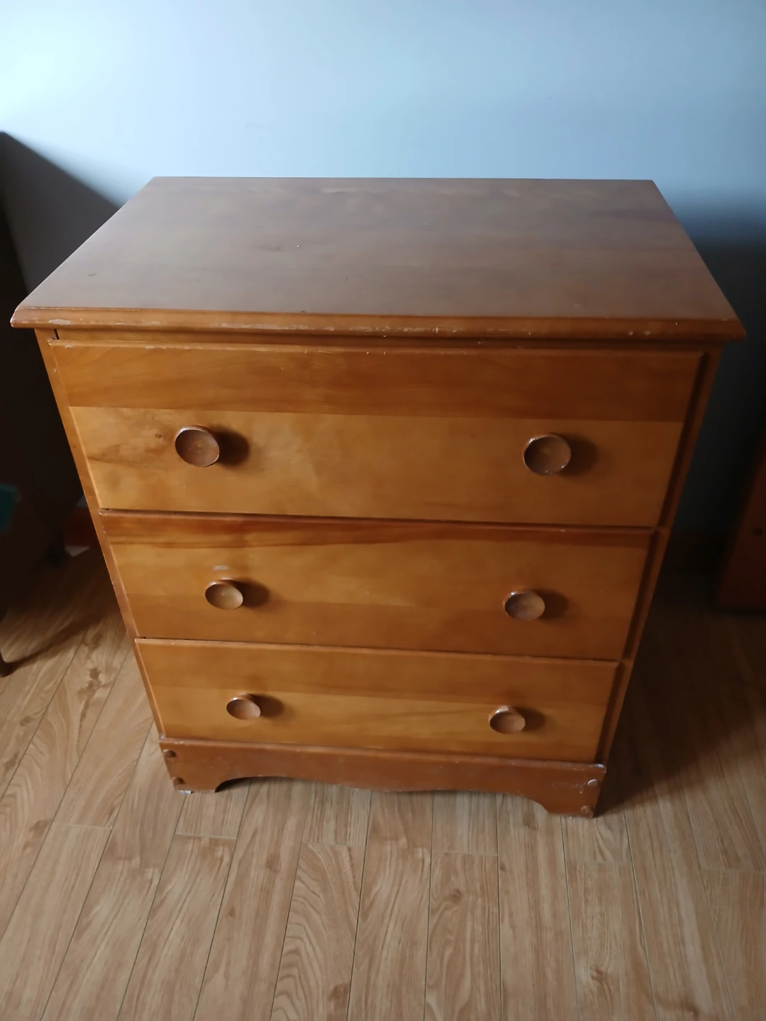 Wooden 3-drawer dresser - photo 2