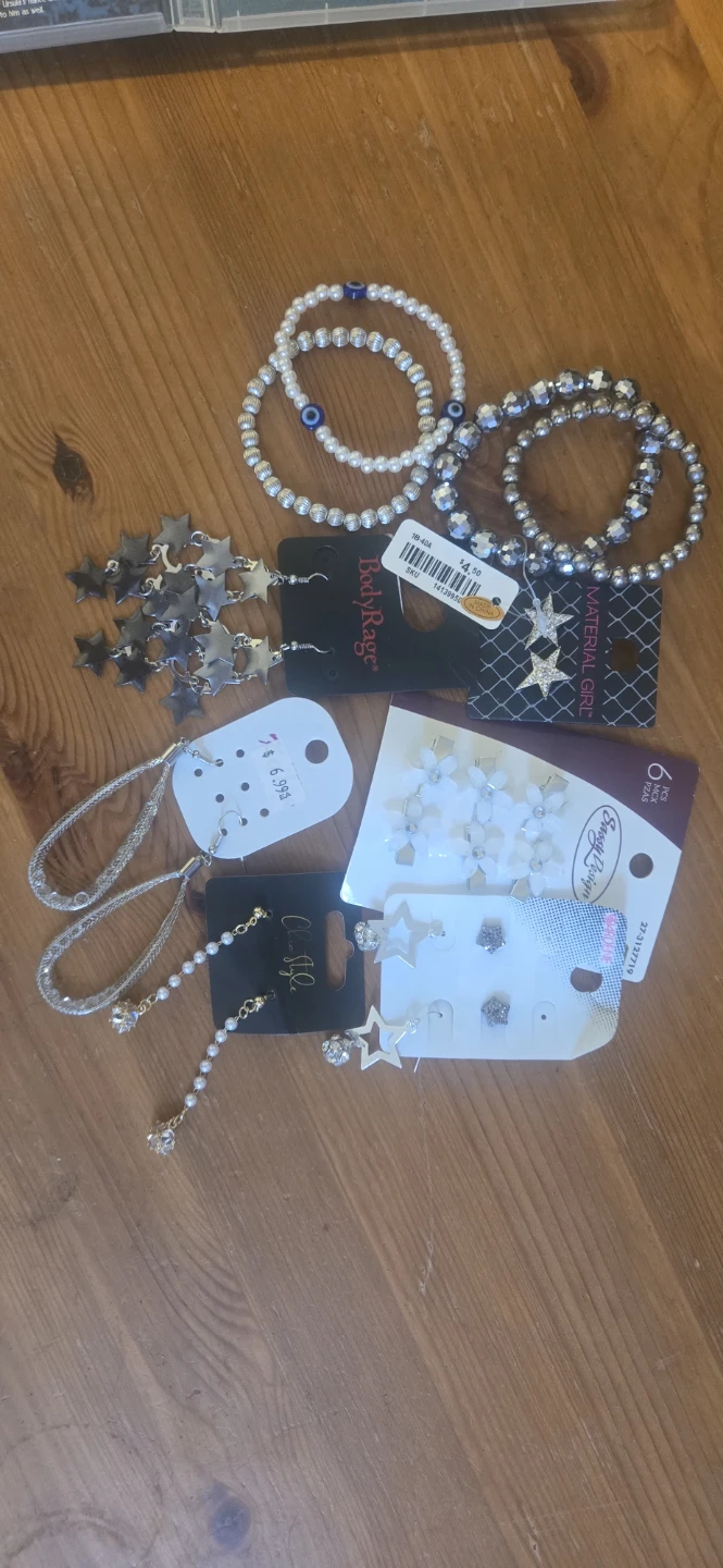 Bundle of Bracelets and Earrings - photo 2