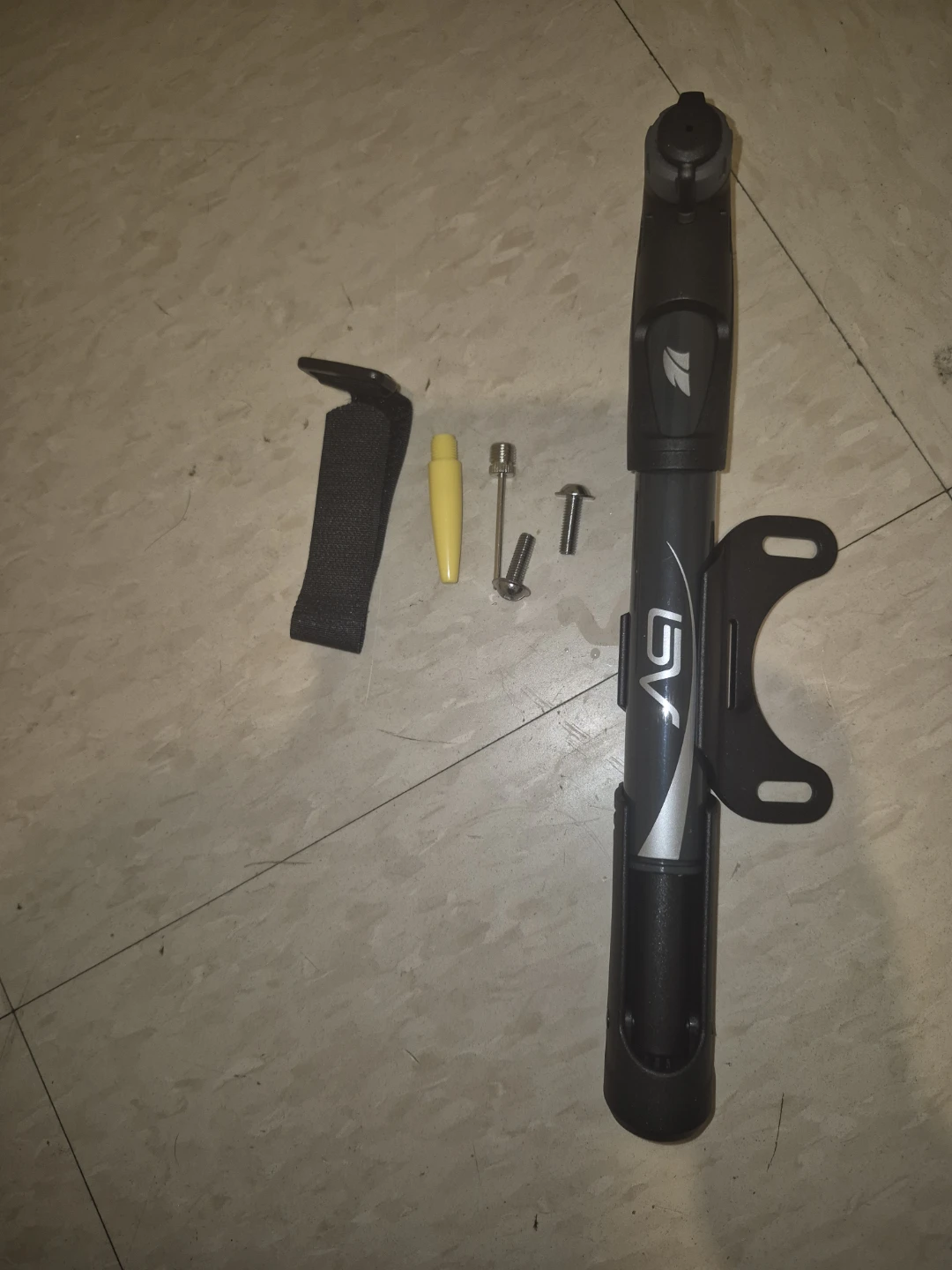 BV Tire pump compatible with both presta/Schrader valve stems