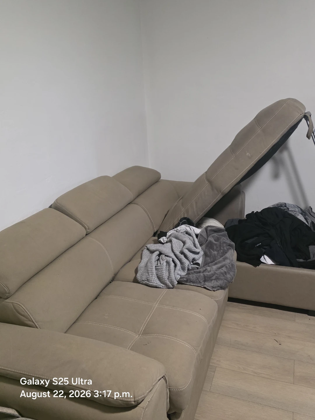 Couch - photo 4