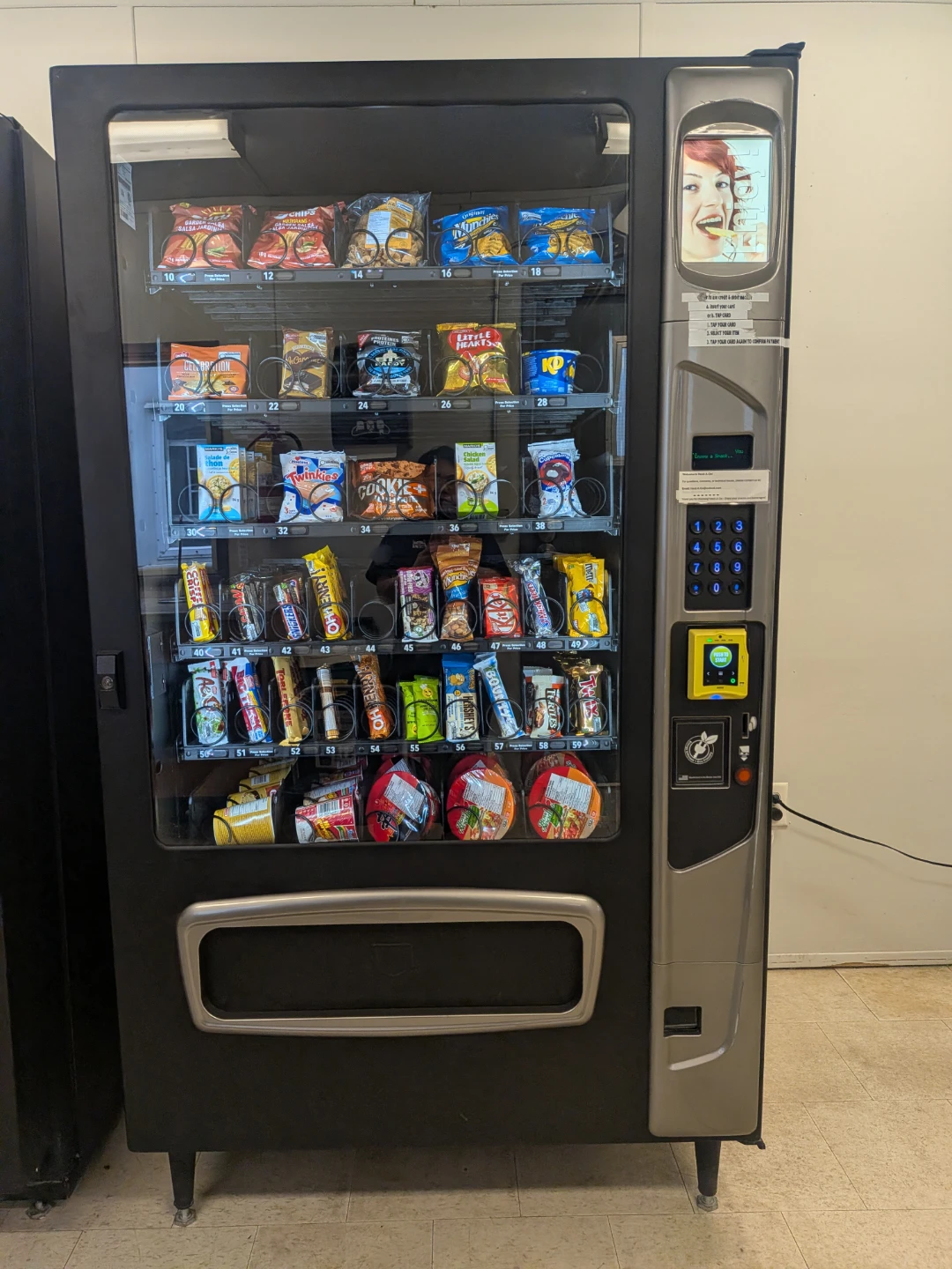 2 Vending Machines + Established Location - photo 2
