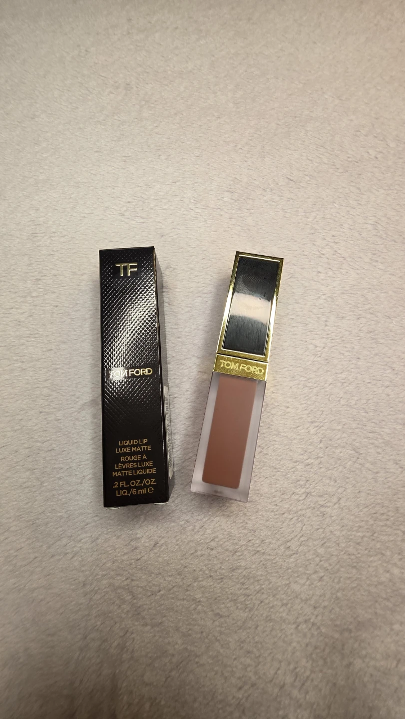 Tom Ford Liquid Lip Luxe Matte Lipstick in Burnt Peach - photo 2