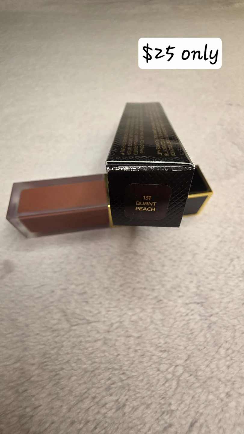 Tom Ford Liquid Lip Luxe Matte Lipstick in Burnt Peach - photo 3