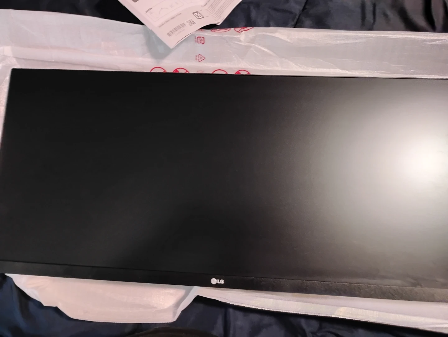 LG 29" IPS HDR Monitor - photo 2