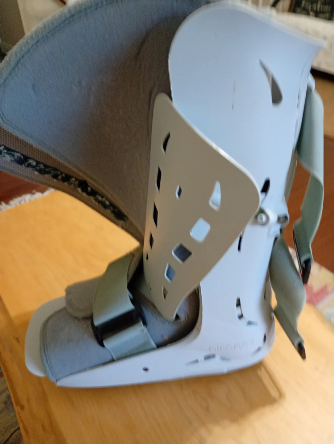 Hard foot boot