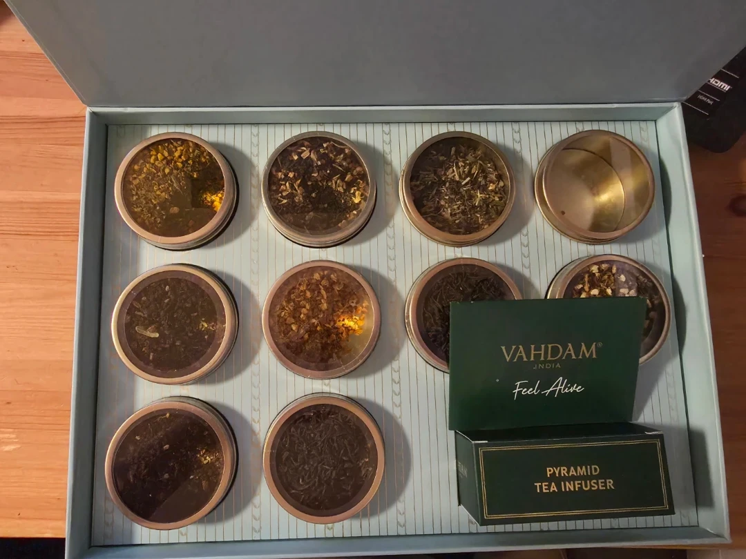 Vahdam India Tea Sampler Gift Box with Infuser