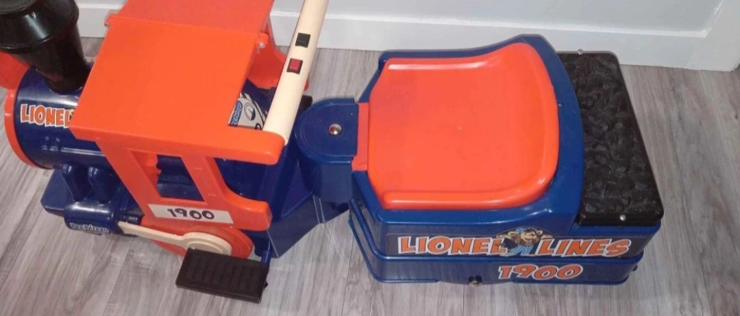 Peg Perego Lionel Lines 1900 Ride-On Train - photo 3