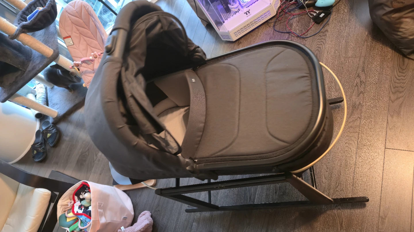 Uppababy bassinet v3 with jolly jumper rocker
