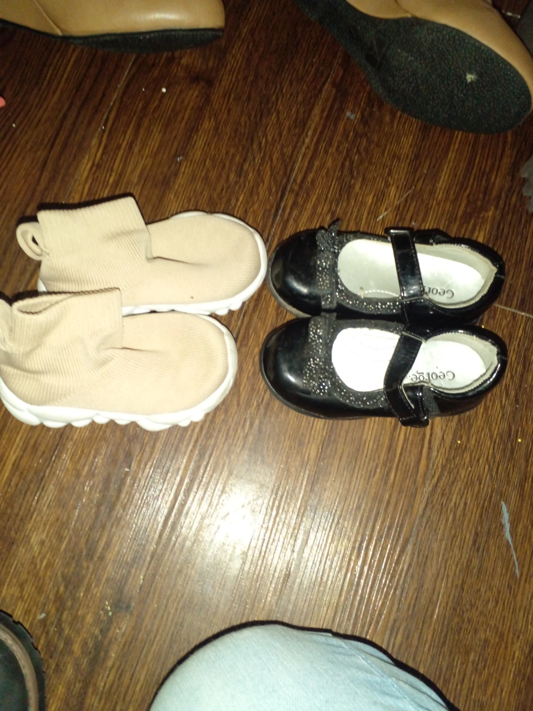 George Black Patent Mary Jane Shoes & Beige Knit Booties - photo 2