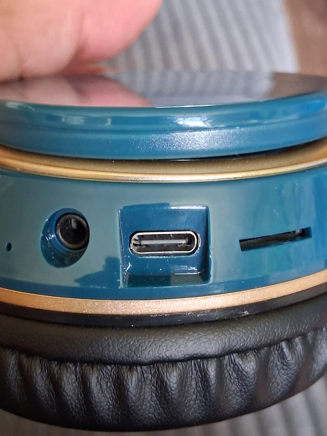 Brand new teal cordless Headphones with Gold Trim - photo 3