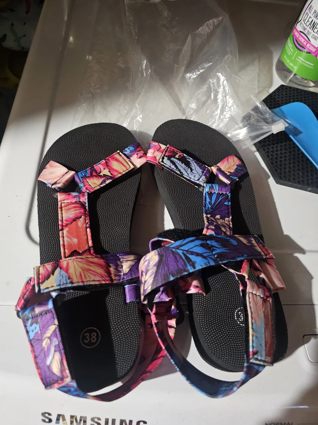 Women's Floral Patterned Sandals Size 38