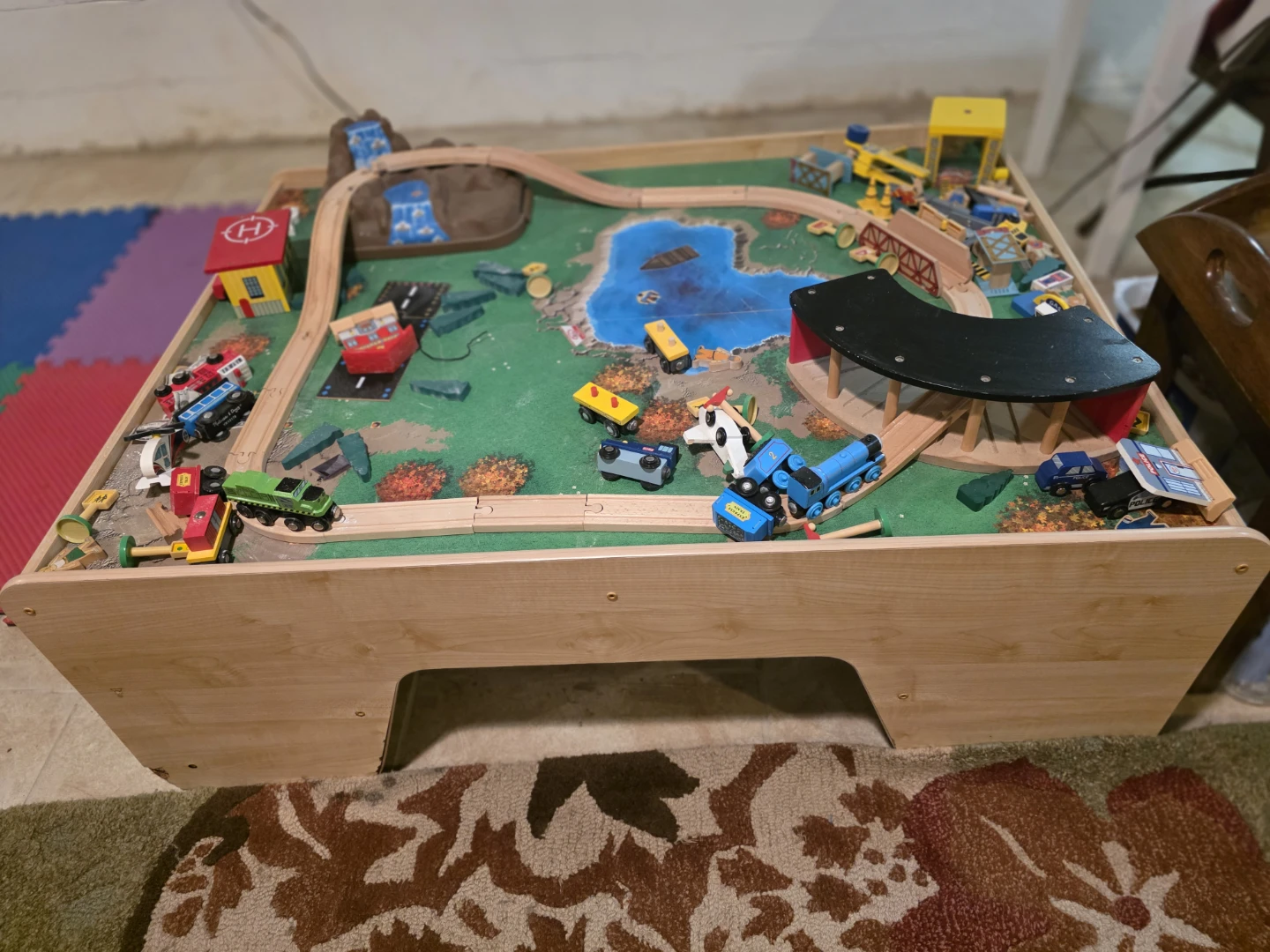 Kids train table