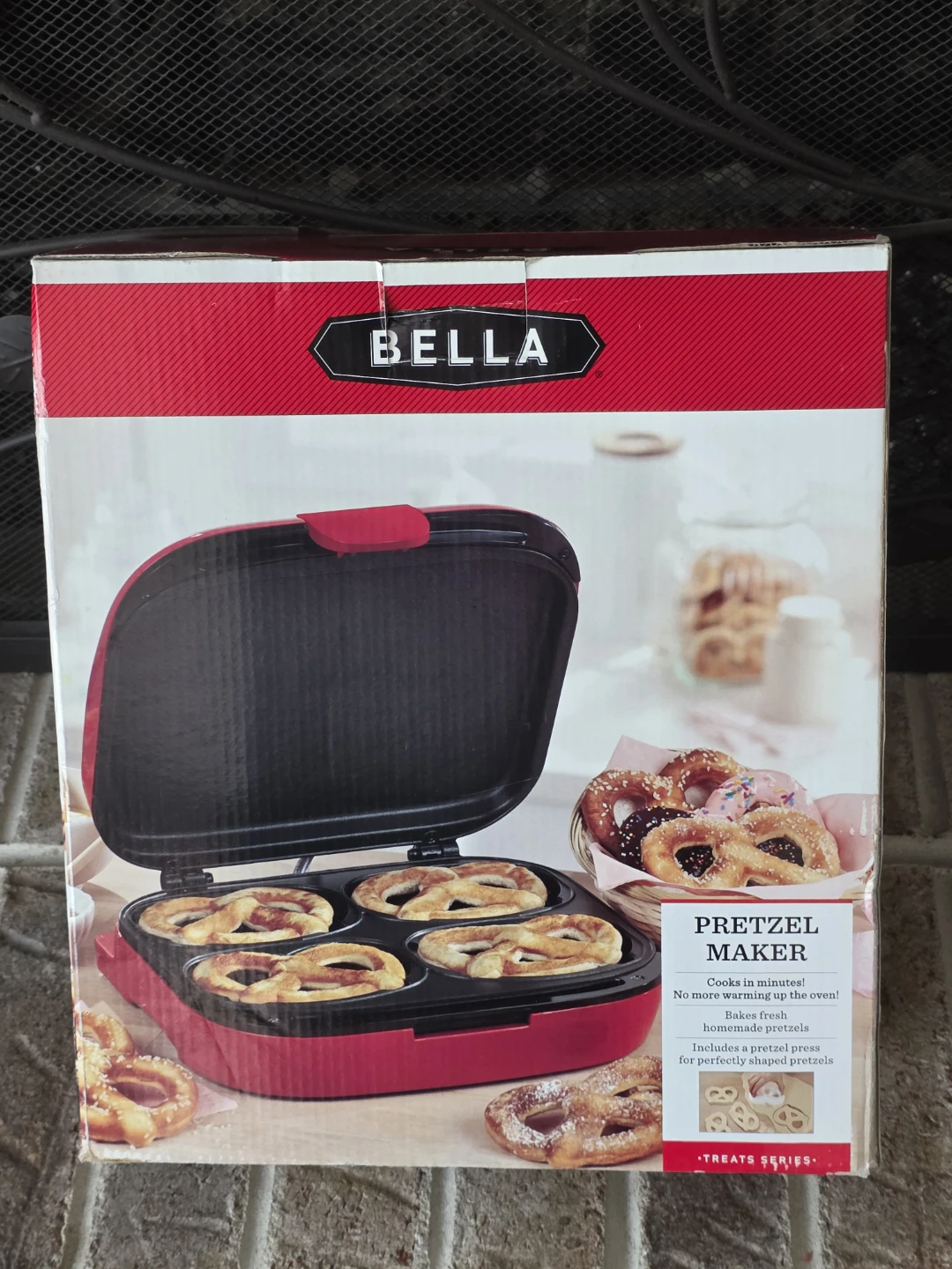 BELLA Pretzel Make- Brand New!