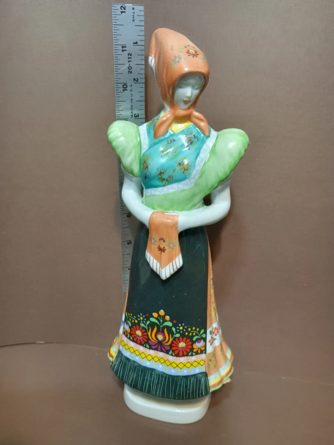 Handpainted Hollóháza Porcelain Figurine - Hungarian Folk Woman - photo 2