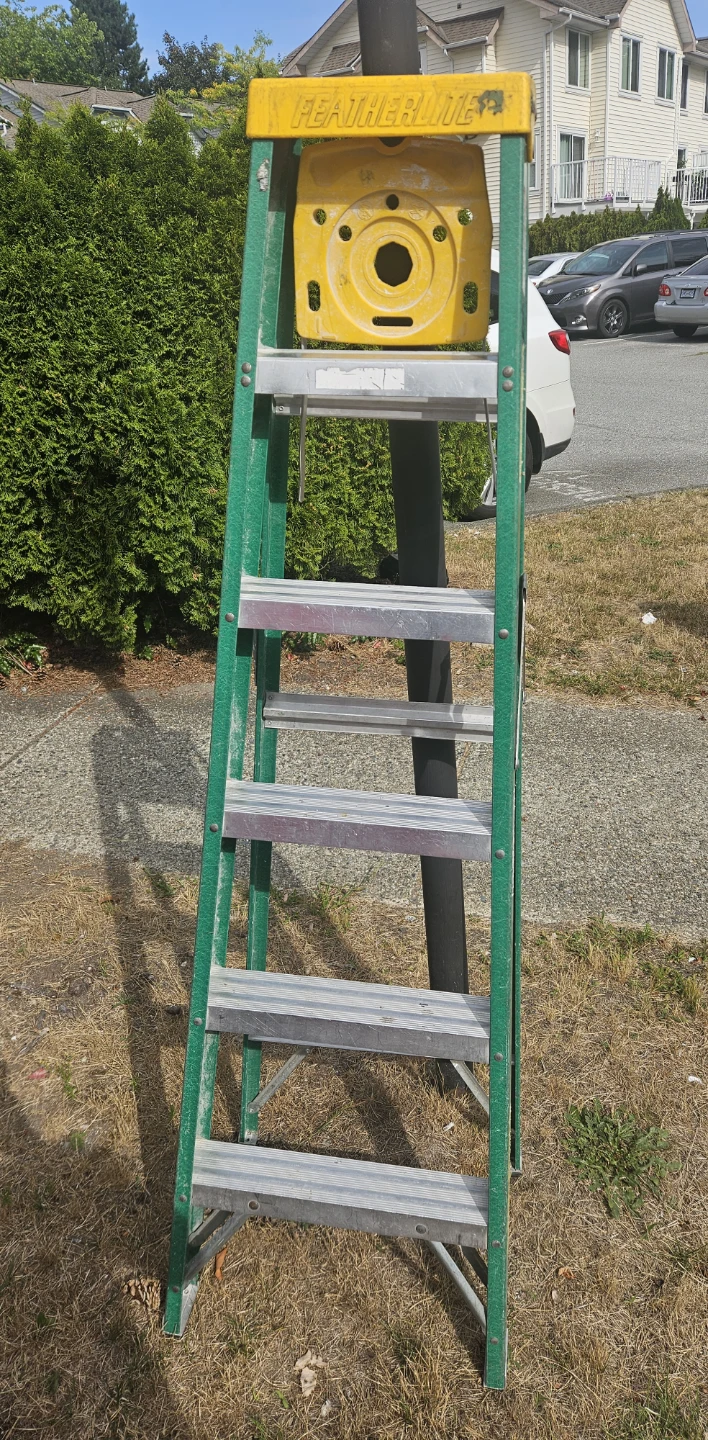Featherlite fiberglass 6 foot Step Ladder