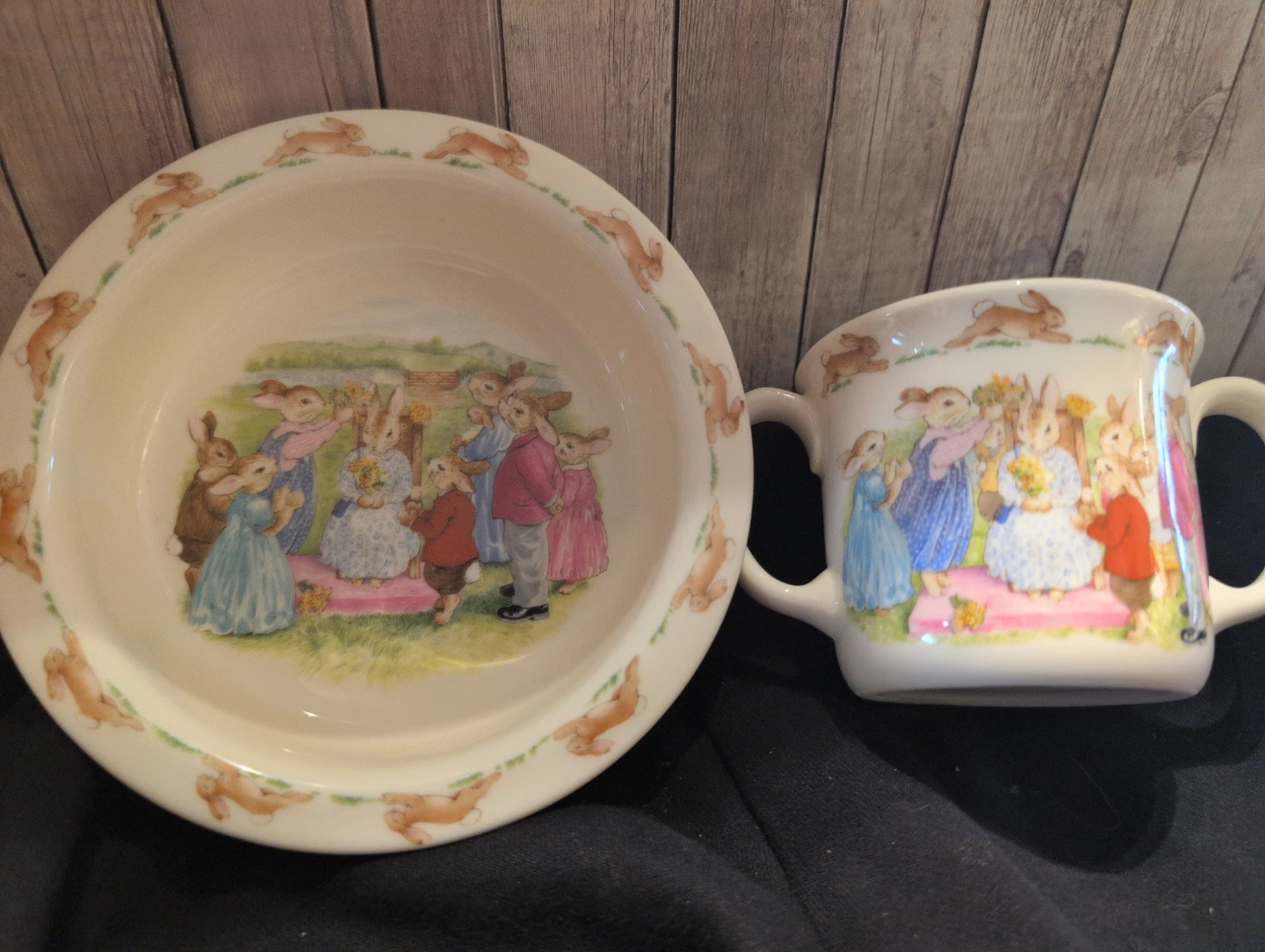 Bunnykins "Family Gathering" Bowl and Cup Set