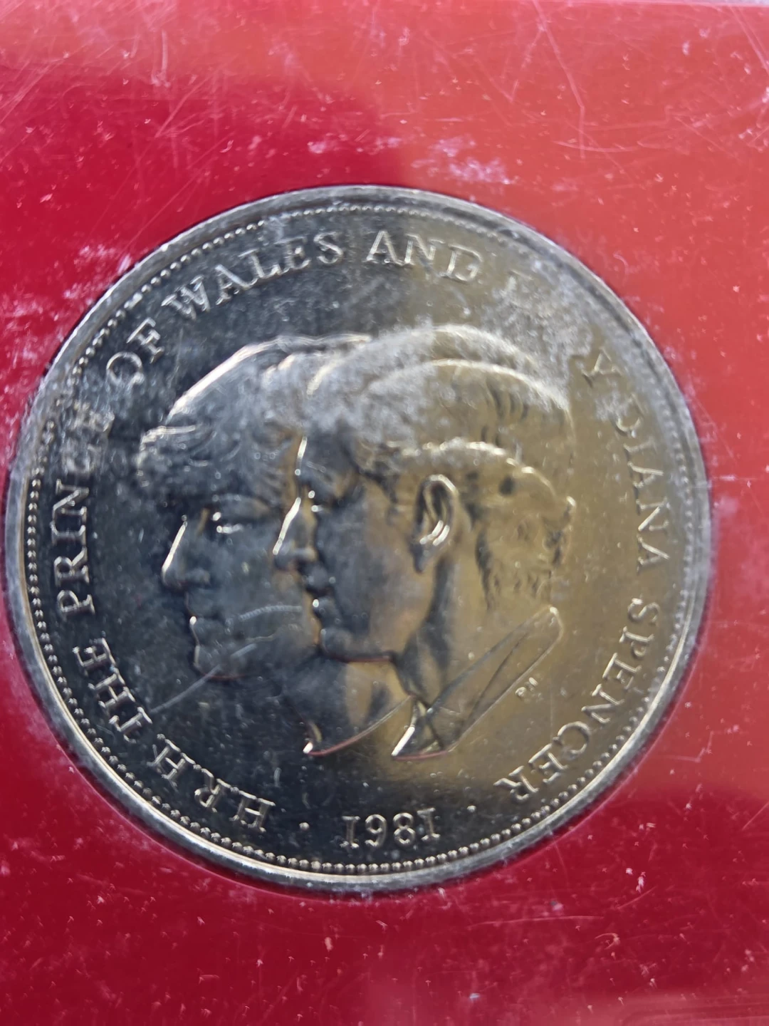 Commemorative Crown Coin - Prince Charles & Lady Diana - photo 3
