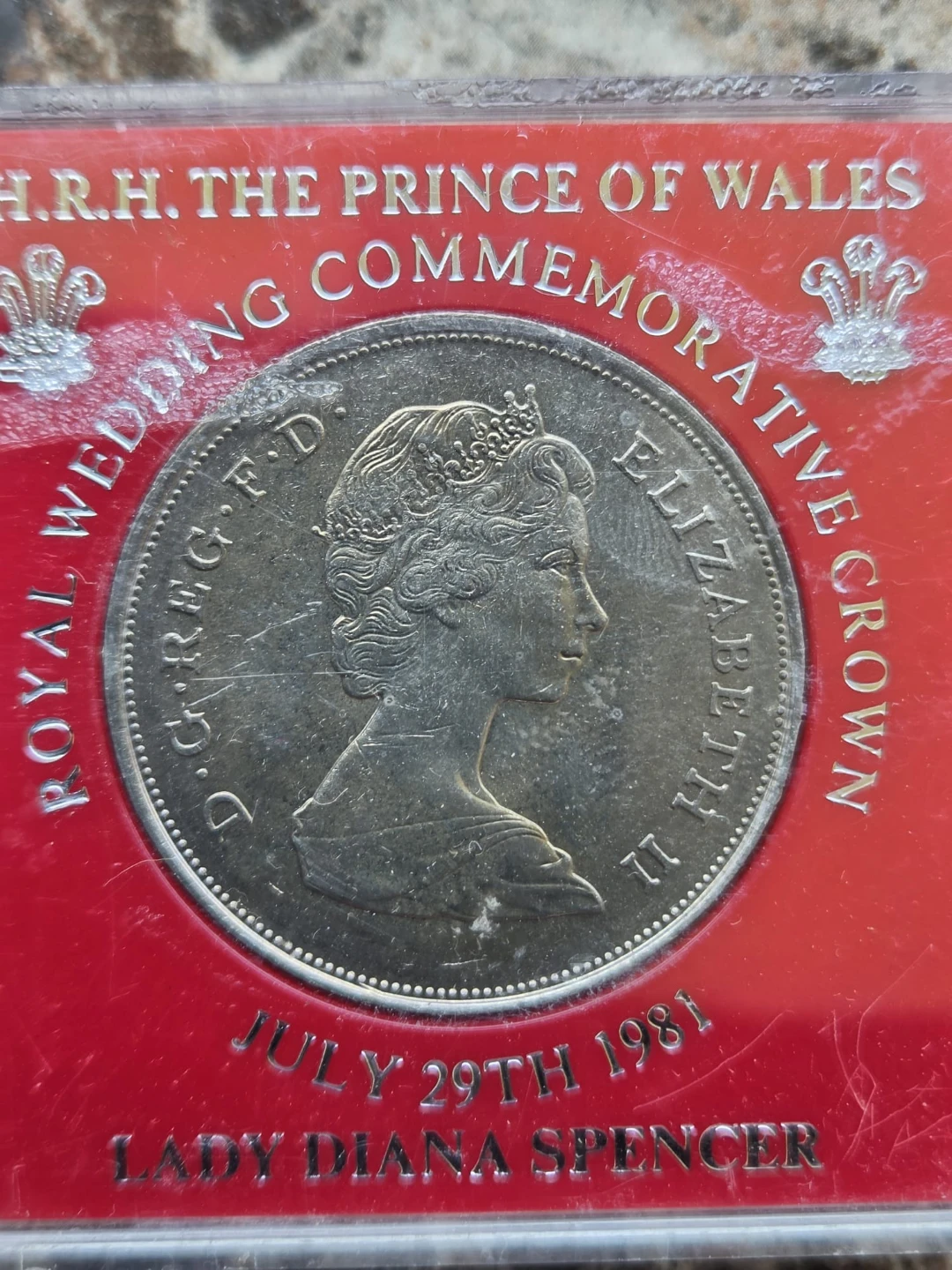 Commemorative Crown Coin - Prince Charles & Lady Diana - photo 5