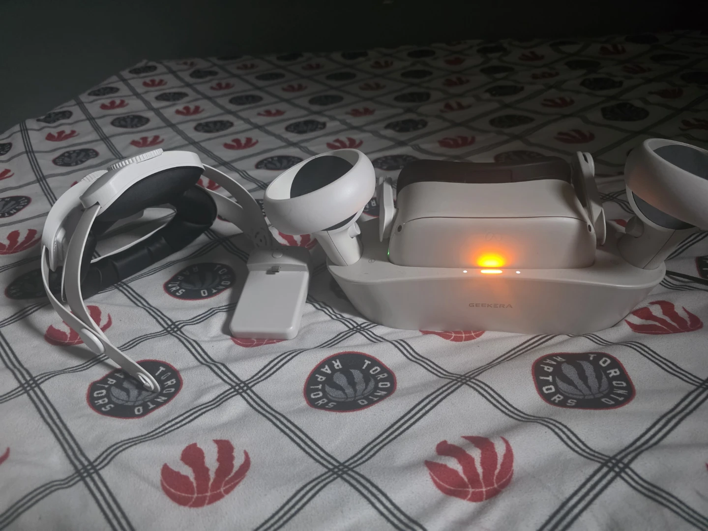 Meta Quest 2 - Charing dock - upgraded headband - extra battery