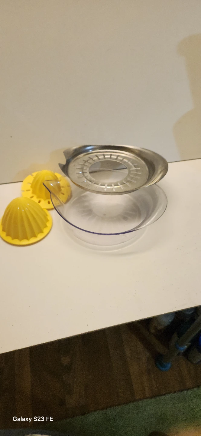 Stainless Steel Citrus Juicer with Yellow Reamers - photo 3