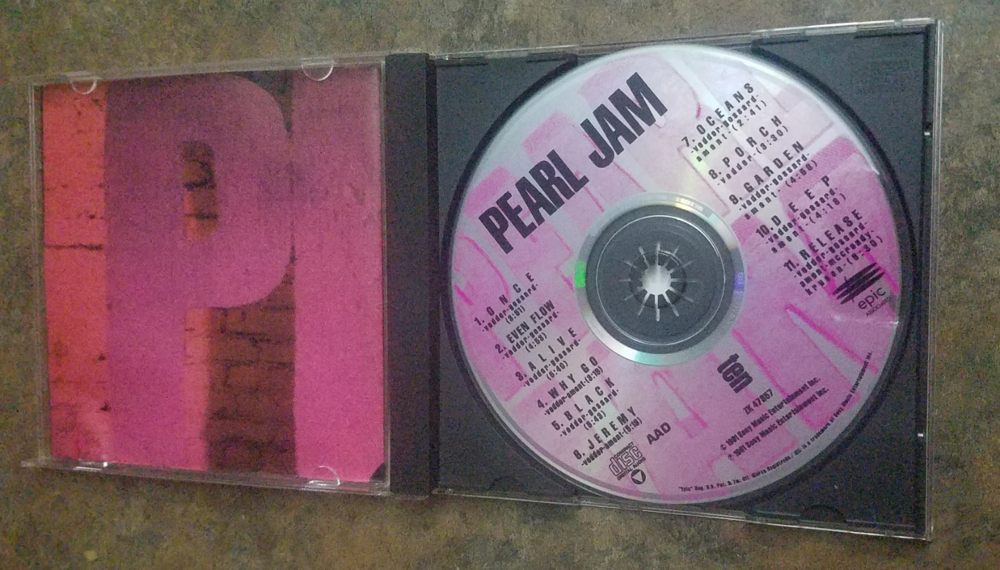 Pearl Jam Ten Mint Condition CD - photo 2