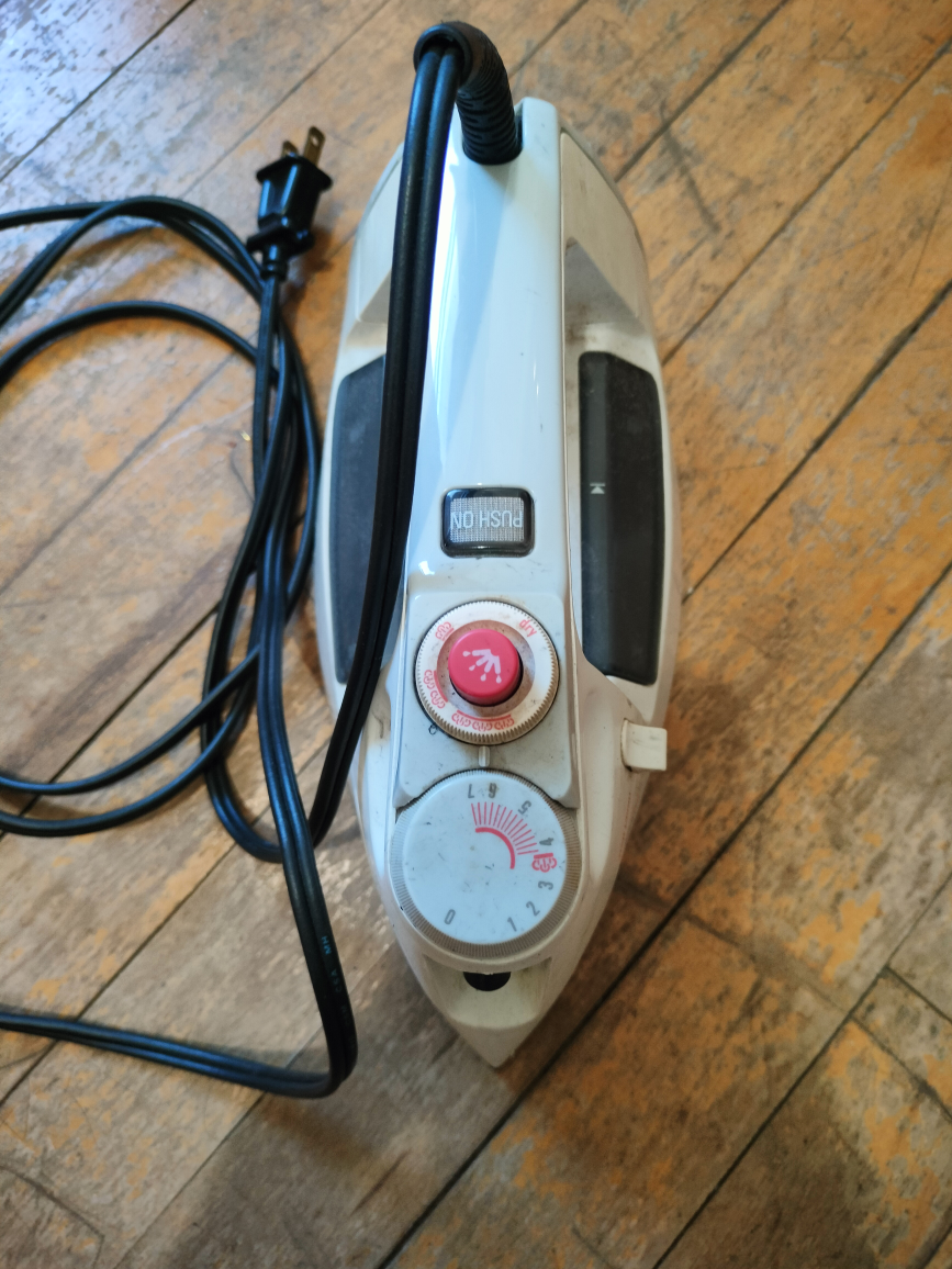 Black+Decker Steam Iron – Works Well