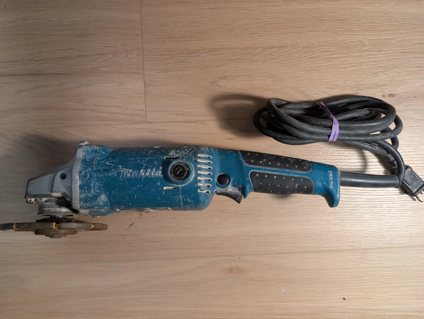Makita Angle Grinder - photo 3