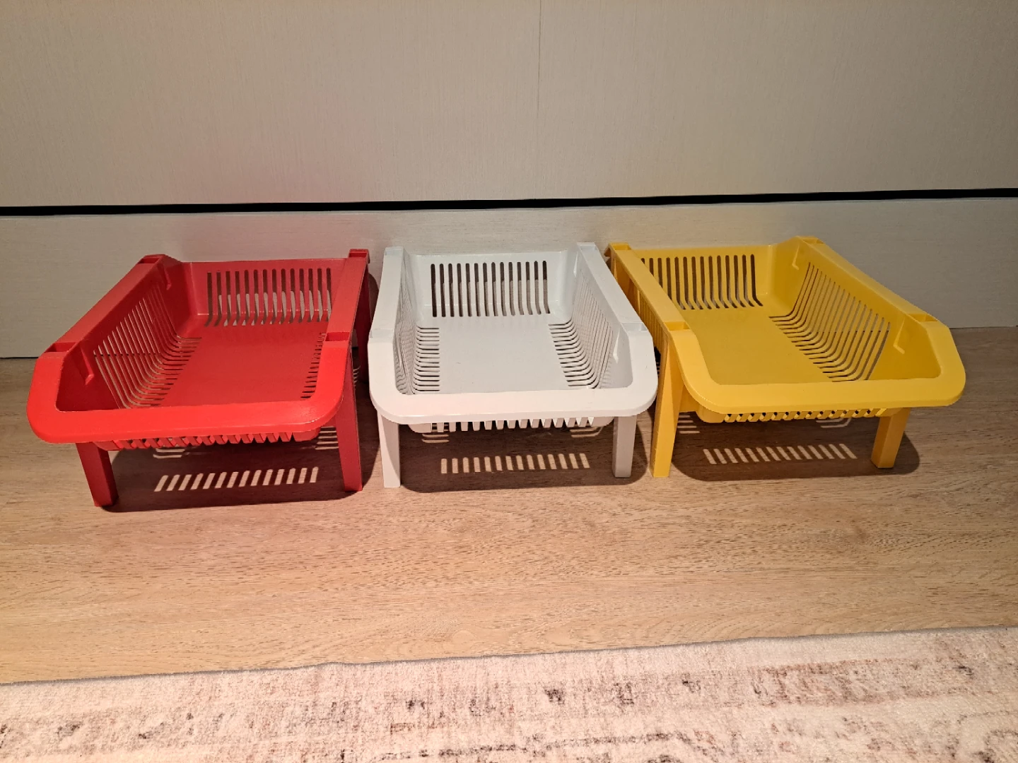 Set of 3 Stackable Plastic Baskets - Red, White, Yellow - photo 5