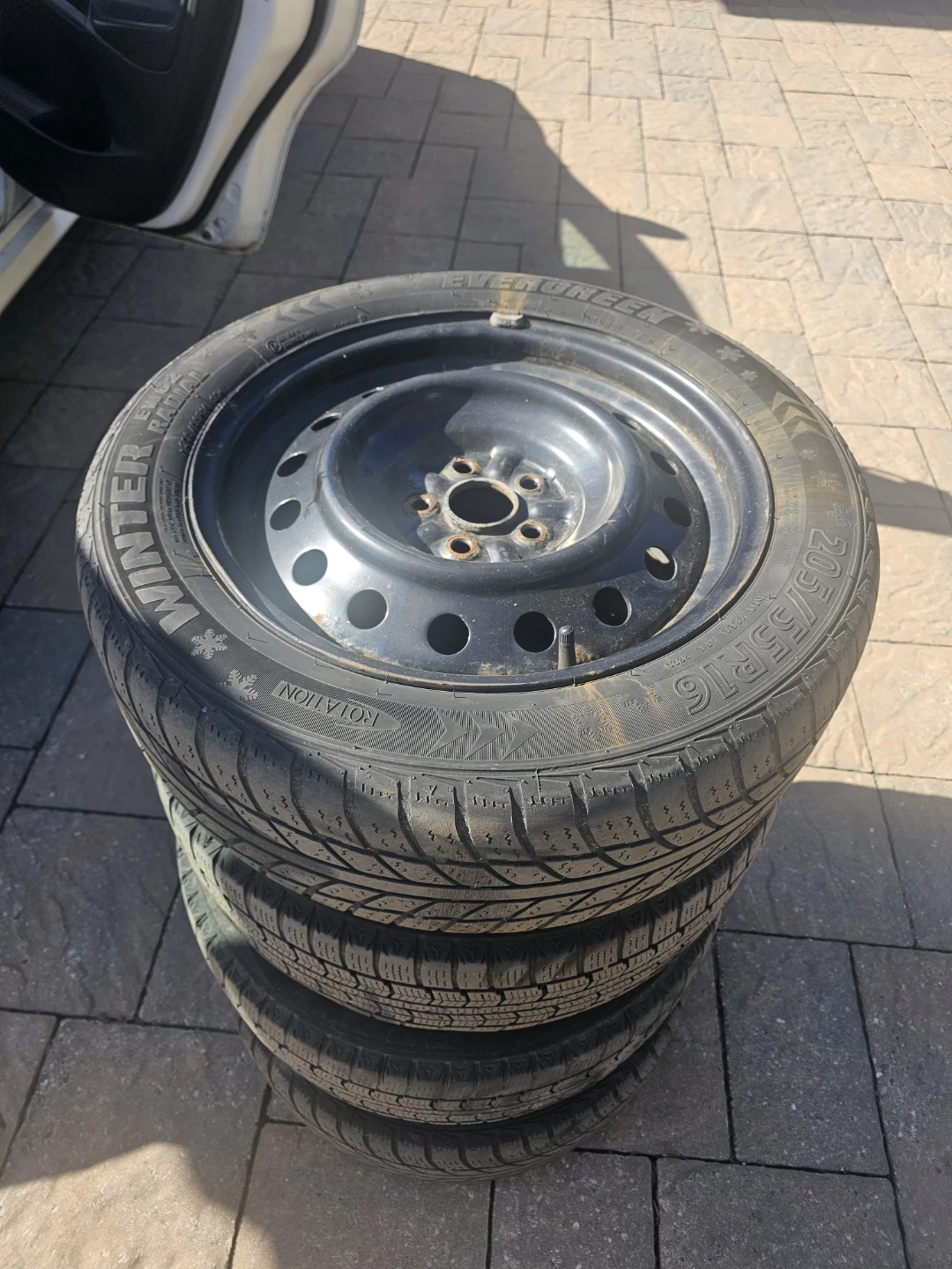 Set of 4 Winter Tires - 205/55R16 - photo 3