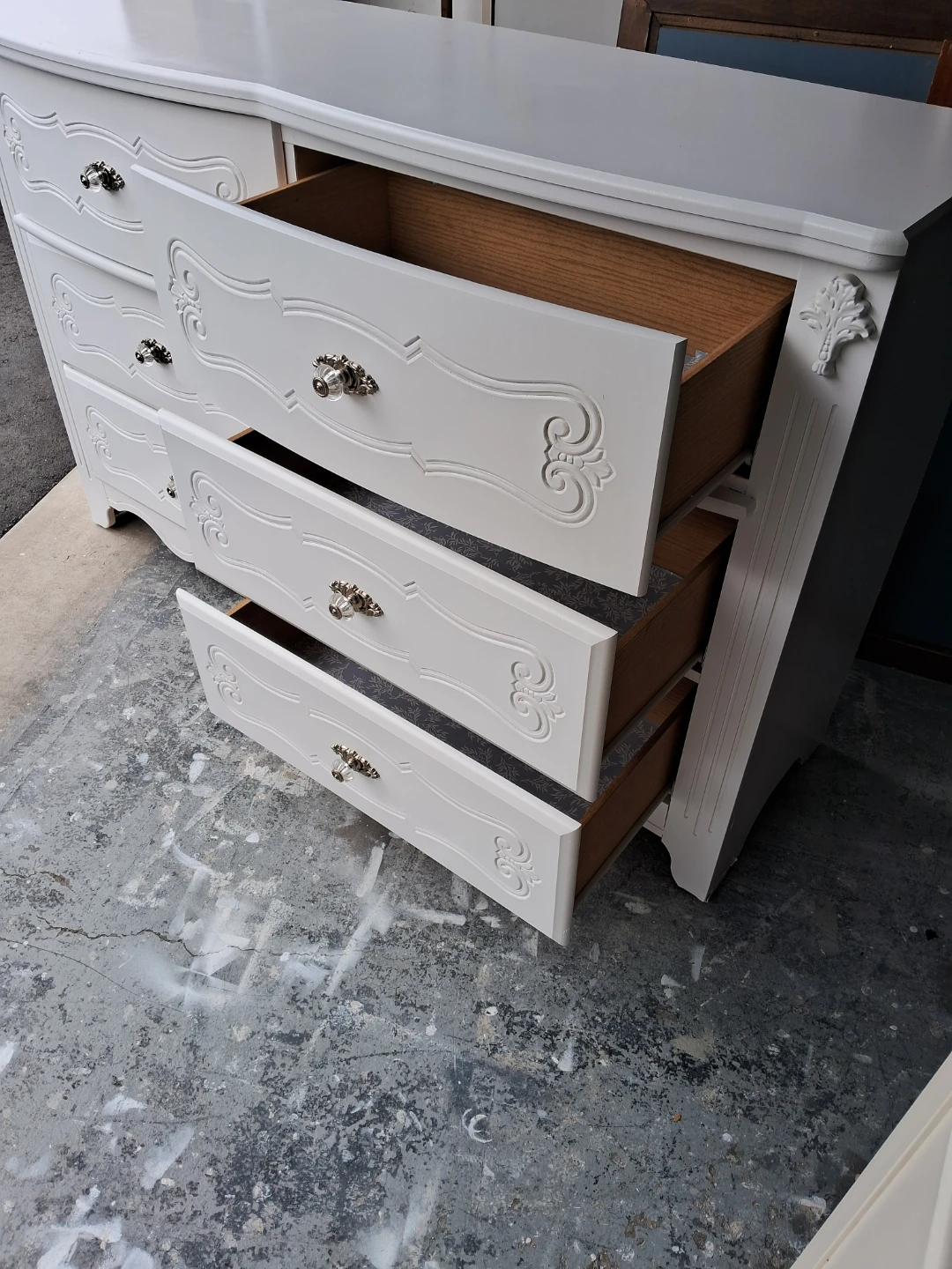 White 6-Drawer Dresser - photo 4