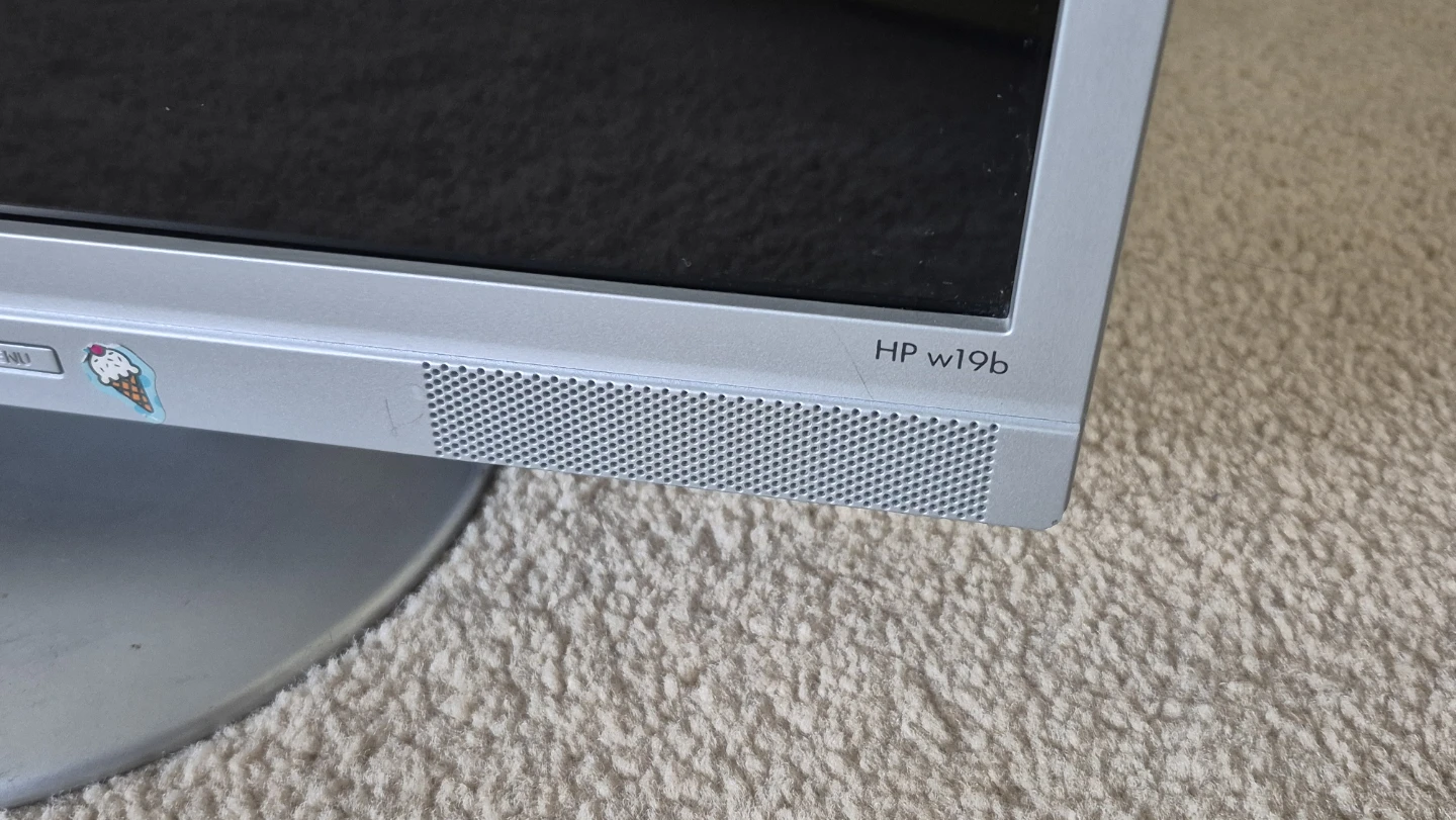 HP w19b LCD Computer Monitor - photo 2