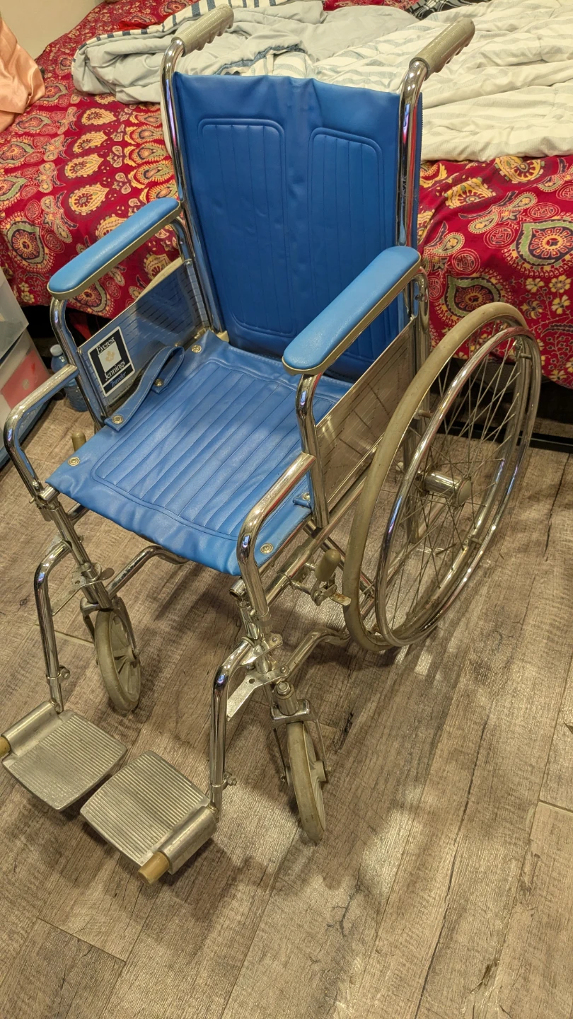 Wheel Chair for seniors - photo 2
