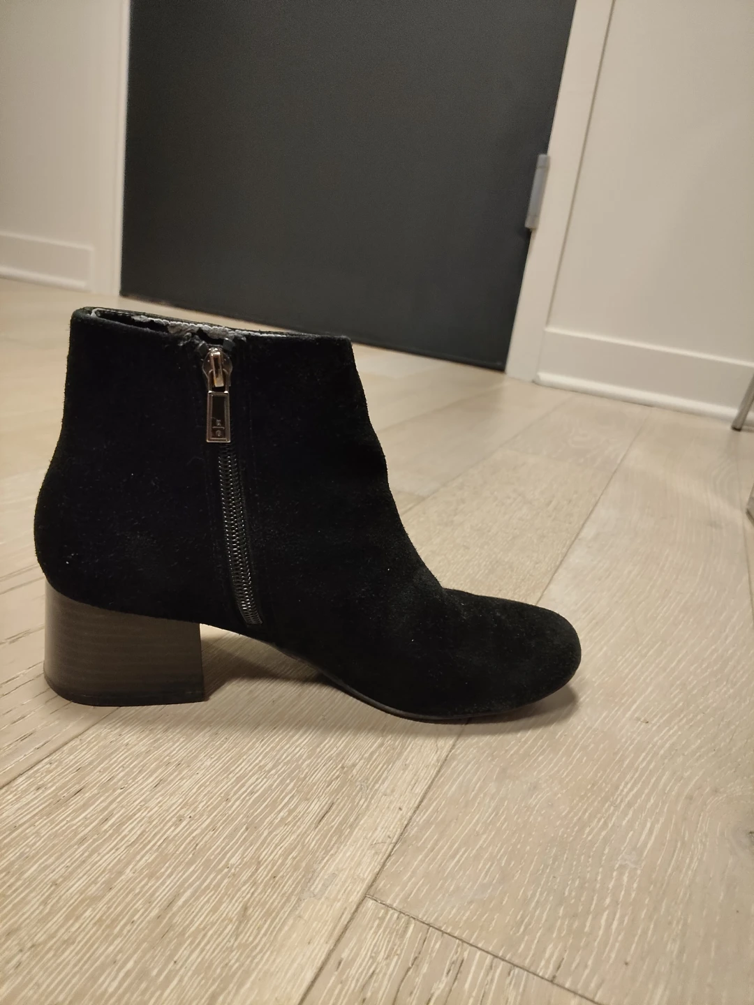 Kenneth Cole Reaction Suede Booties Size 6.5 - Very comfortable