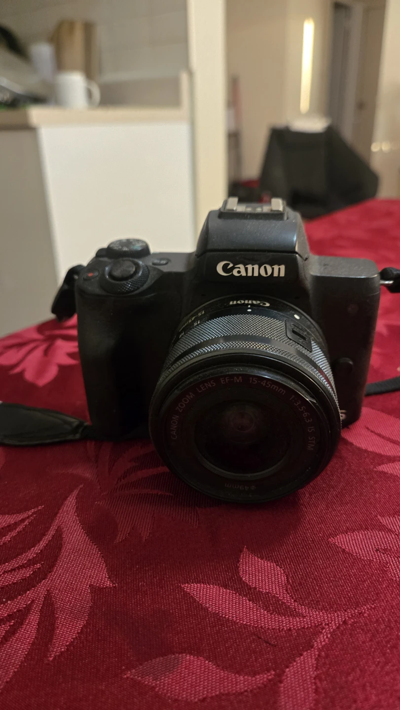 Canon EOS M50 Mirrorless Camera with 15-45mm Lens