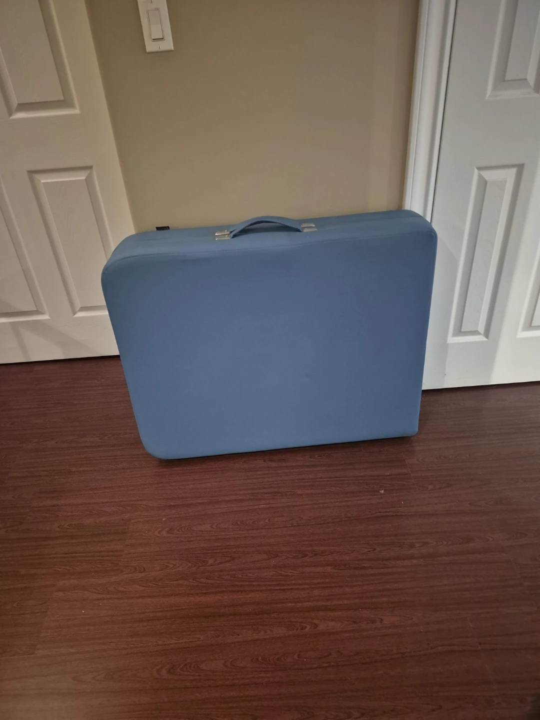 Brand new massage table