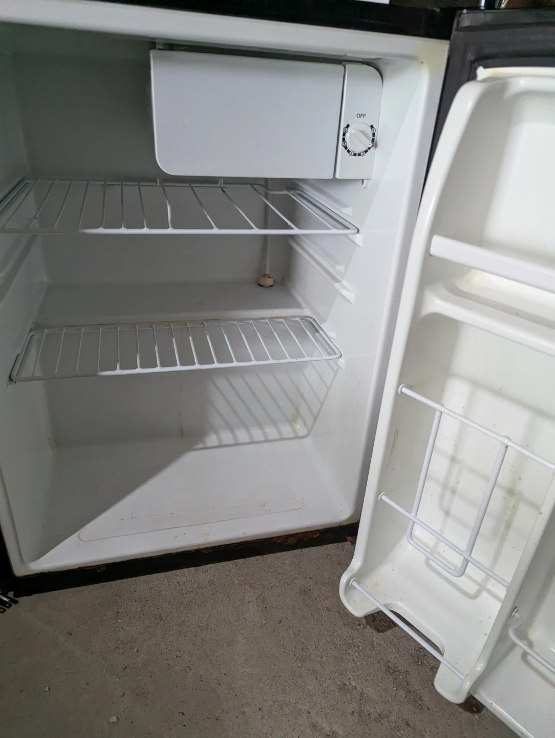 Sanyo Mini Fridge - photo 3