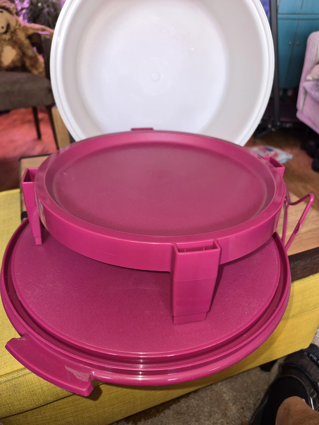 Tupperware Cake Taker Carrier Container - photo 2