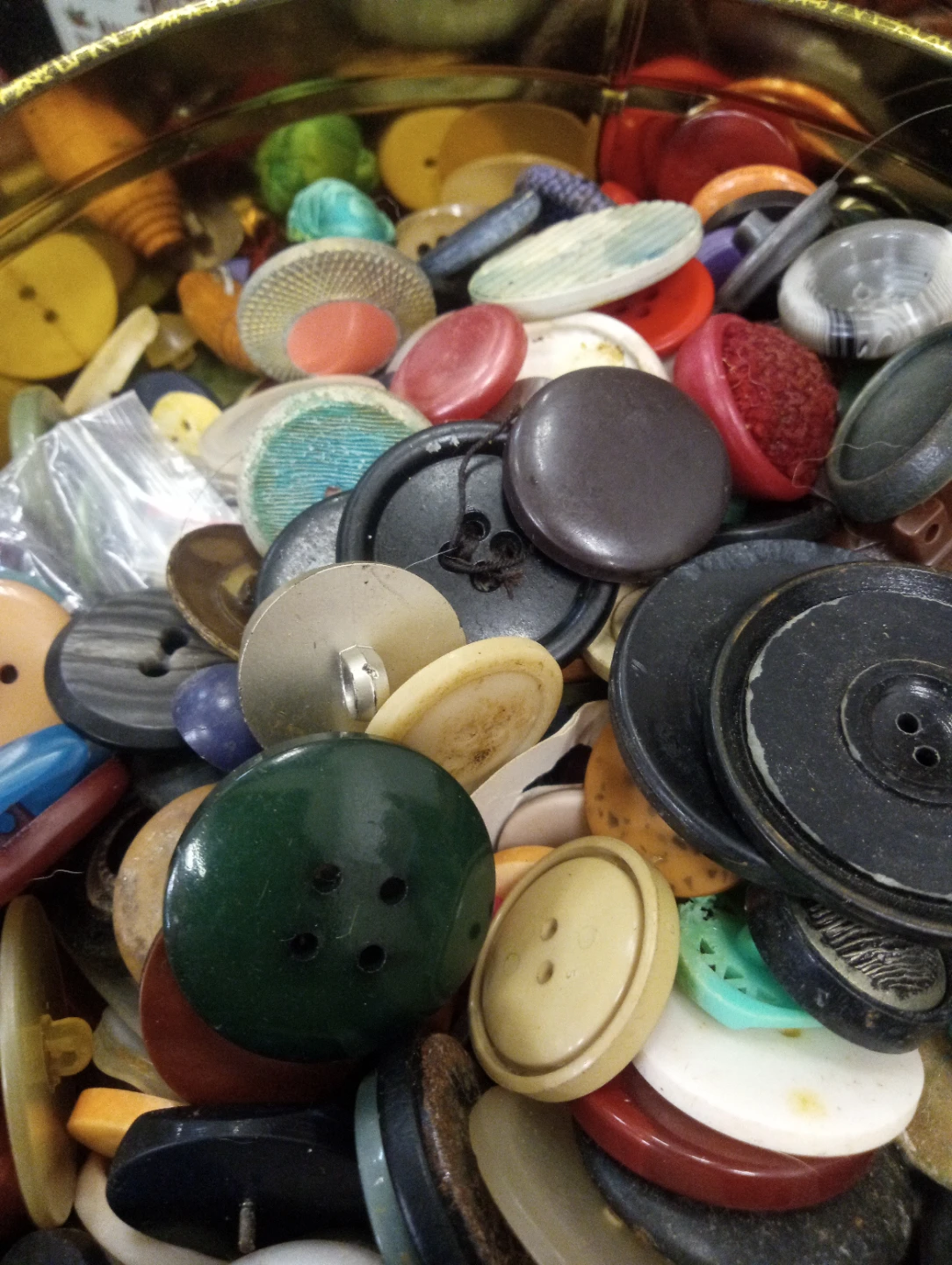Tins Full of Buttons - Vintage to Now - Sale Happening Now - photo 5