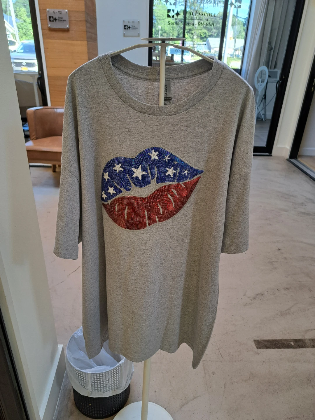Gildan Heavy Cotton T-Shirt with American Flag Lips Graphic