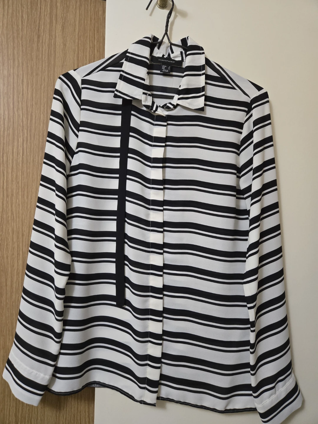 Atmosphere black and white striped long sleeve blouse