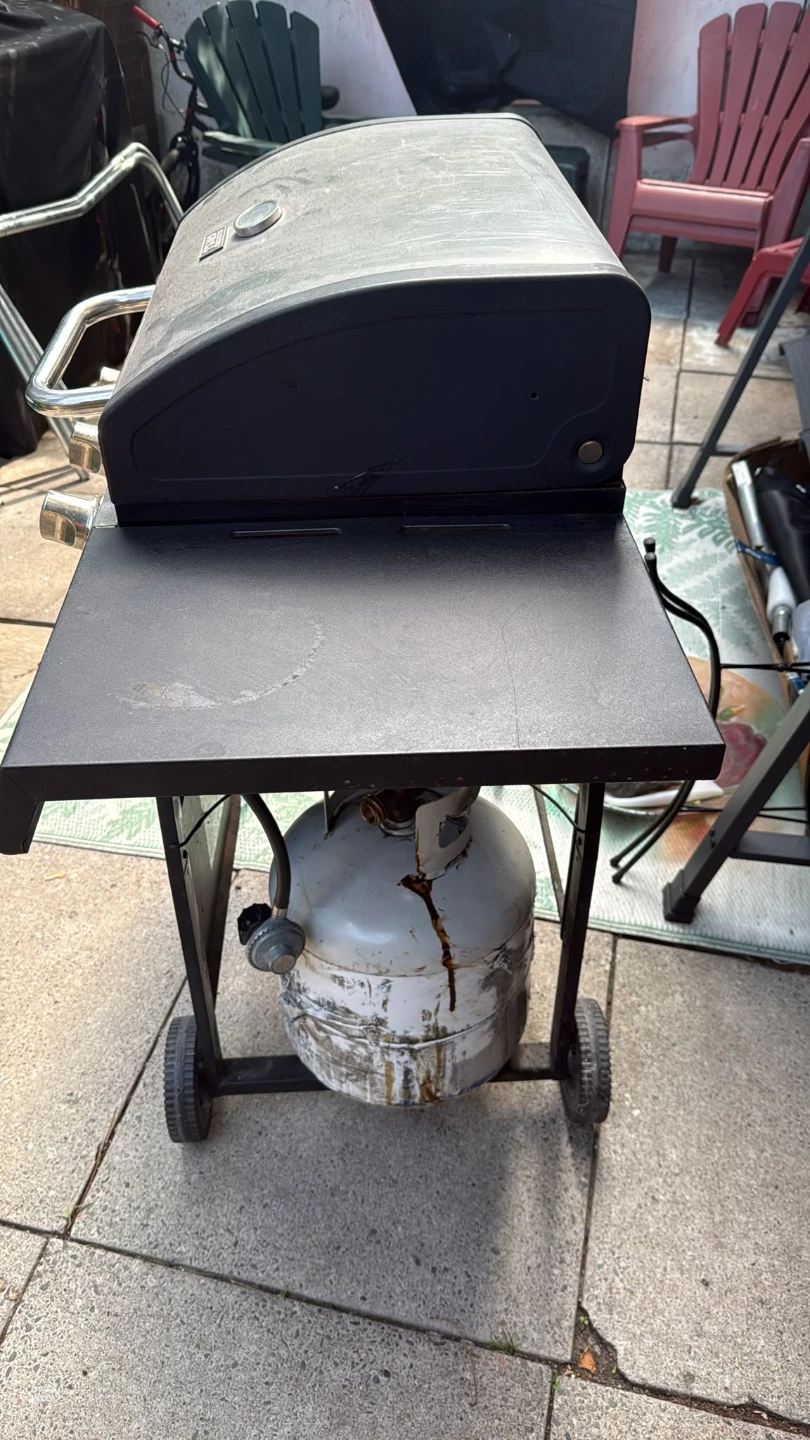 Backyard Grill Propane BBQ - photo 2